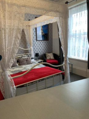 Hornby Villa- 4Star B&B-Couples & Families Only